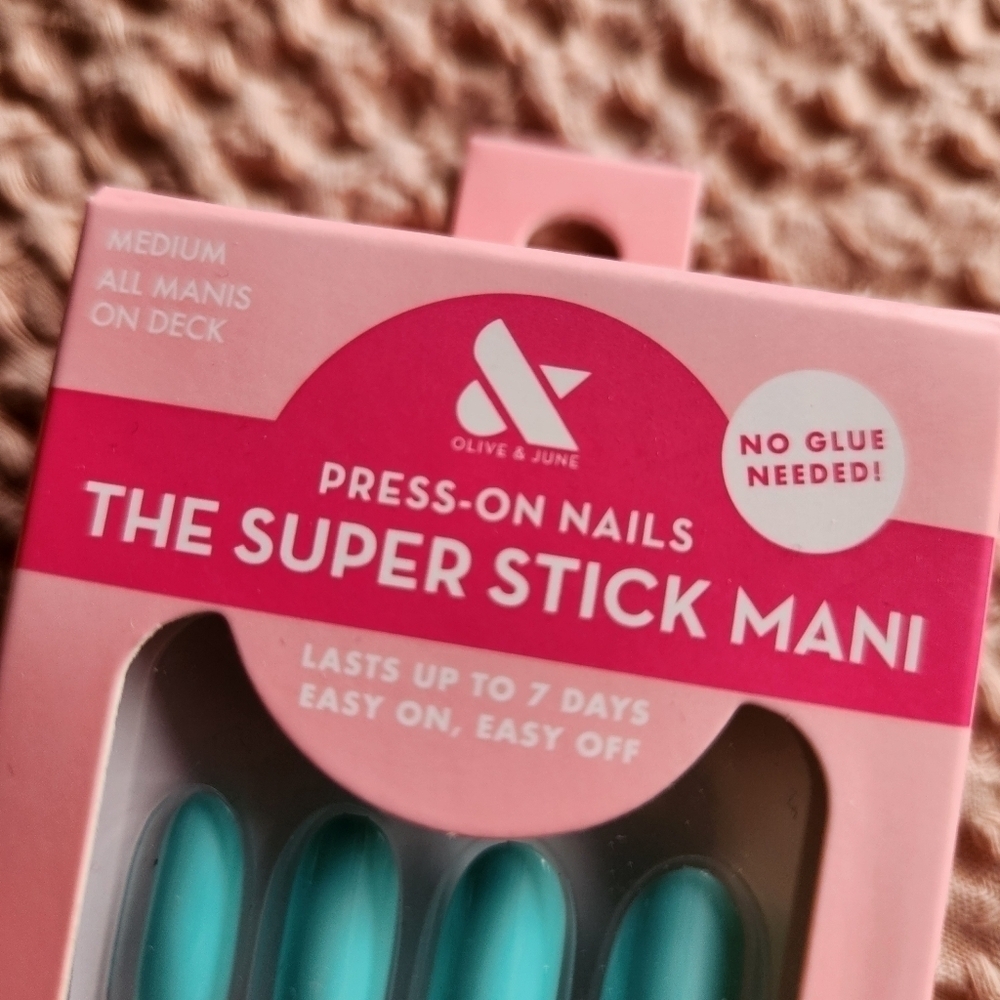 NEW Olive & June Press on Nails - All Manis on Deck - Medium Oval - Picture 4 of 5